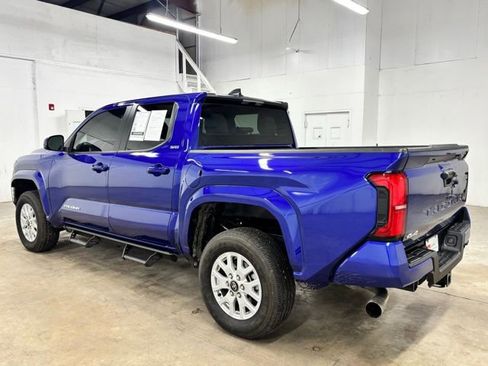 Certified 2025 Toyota Tacoma SR5 AWD/4WD image 5