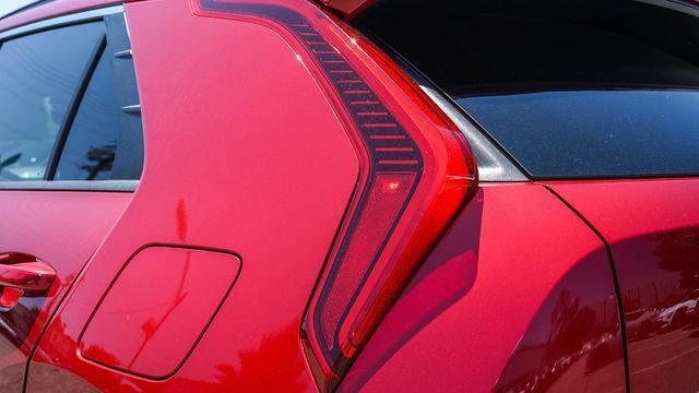 Certified 2025 Kia Niro EX FWD image 10