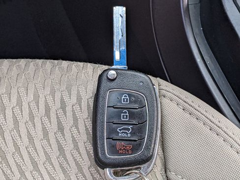 Used 2017 Hyundai Santa Fe Sport image 25