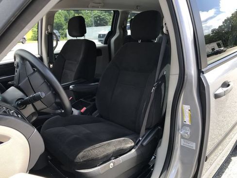 Used 2015 Dodge Grand Caravan American Value Package FWD image 14