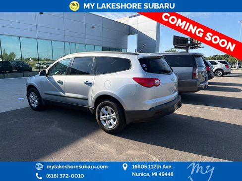 Used 2010 Chevrolet Traverse LS FWD image 5