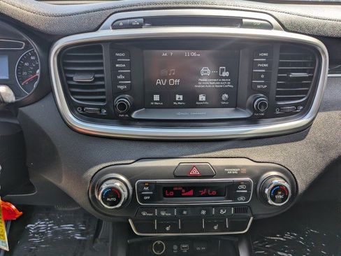 Used 2019 Kia Sorento AWD w/ LX Convenience Package image 17