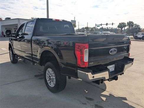 Used 2018 Ford F250 XLT w/ XLT Value Package image 5