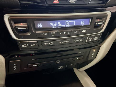 Used 2017 Honda Pilot Touring image 24