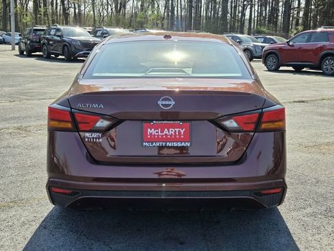 Used 2025 Nissan Altima 2.5 SV image 10