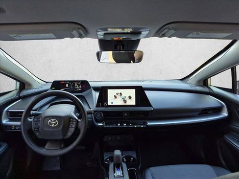 Certified 2025 Toyota Prius LE FWD image 18