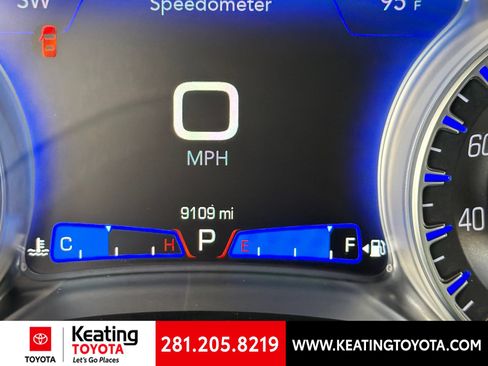 Used 2023 Chrysler 300 Touring L RWD image 12