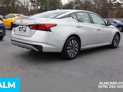 Used 2024 Nissan Altima 2.5 SV image 6