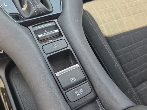 Used 2023 Honda HR-V LX image 18