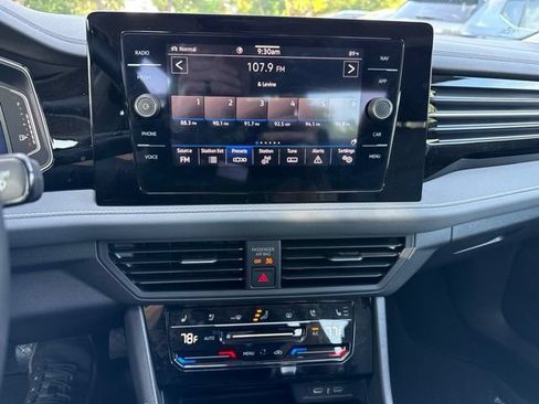 Used 2025 Volkswagen Jetta SEL FWD image 9