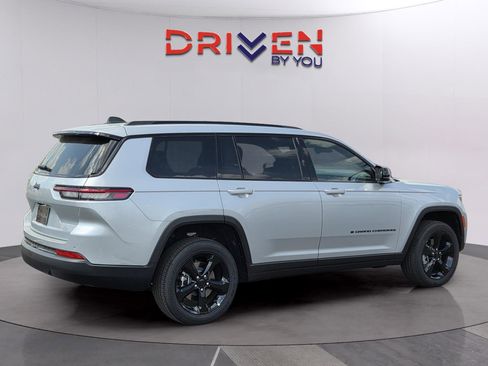 New 2025 Jeep Grand Cherokee L Altitude image 5