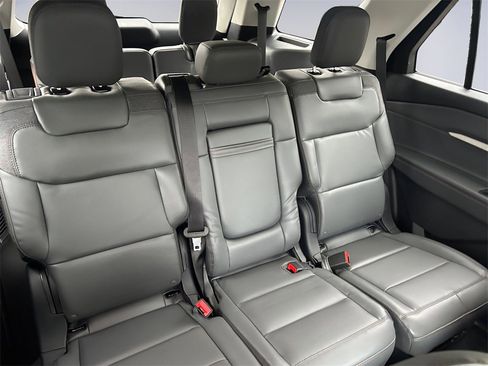 New 2025 Ford Explorer Active w/ Active Comfort Package image 18