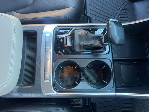 Certified 2025 Kia Carnival EX image 21