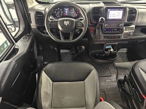 Used 2024 RAM ProMaster 2500 w/ Convenience Group FWD image 4