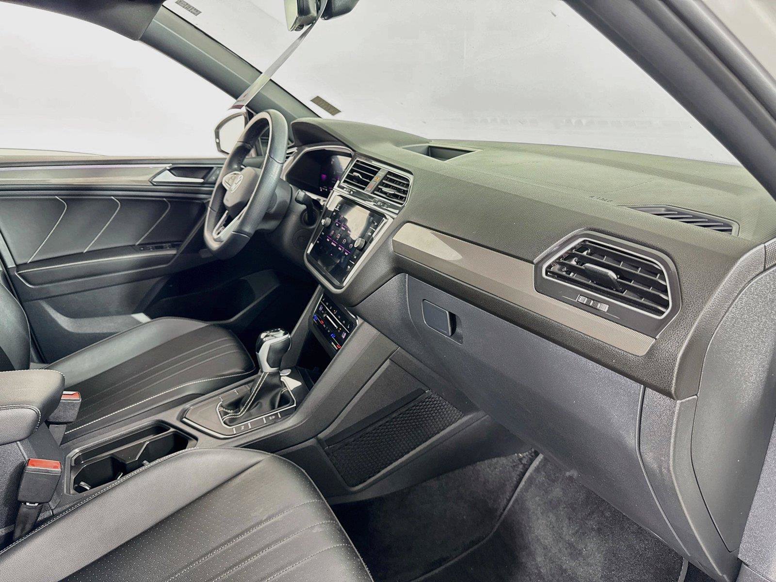 Used 2023 Volkswagen Tiguan SE R-Line FWD image 28