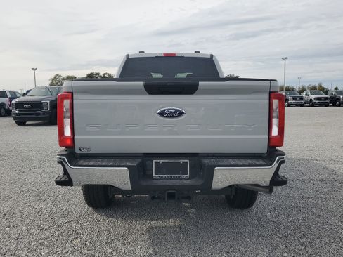 New 2026 Ford F250 XLT w/ FX4 Off-Road Package image 9