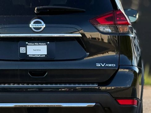 Used 2018 Nissan Rogue SV w/ Sun & Sound Touring Package AWD/4WD image 14