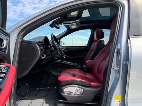 Certified 2022 Porsche Macan GTS w/ Premium Package Plus AWD/4WD image 31