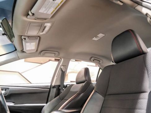 Used 2017 Toyota Camry SE image 37