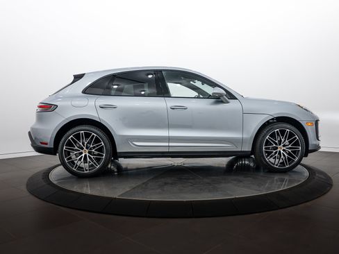Certified 2026 Porsche Macan AWD/4WD image 8