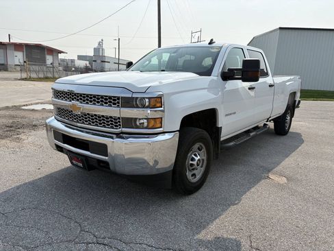 Used 2019 Chevrolet Silverado 2500 W/T w/ WT Convenience Package AWD/4WD image 2