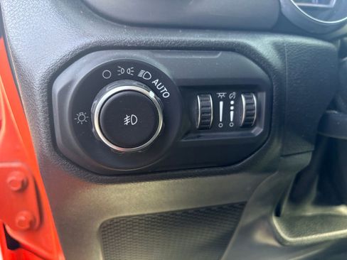 Used 2018 Jeep Wrangler Unlimited Sahara w/ Cold Weather Group image 17