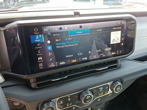 Used 2025 Jeep Wrangler Unlimited Sahara image 16