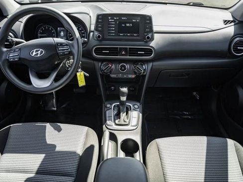 Used 2021 Hyundai Kona SE w/ Cargo Package image 4