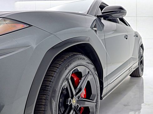 Used 2020 Lamborghini Urus image 18