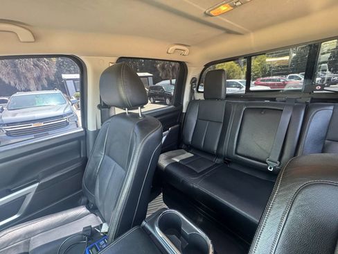 Used 2017 Nissan Titan SL w/ SL Towing Convenience Package RWD image 21
