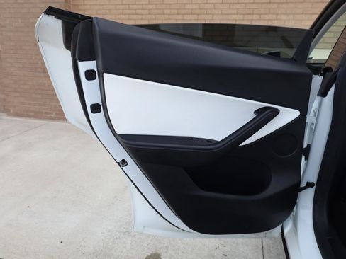 Used 2021 Tesla Model Y Long Range AWD/4WD image 18