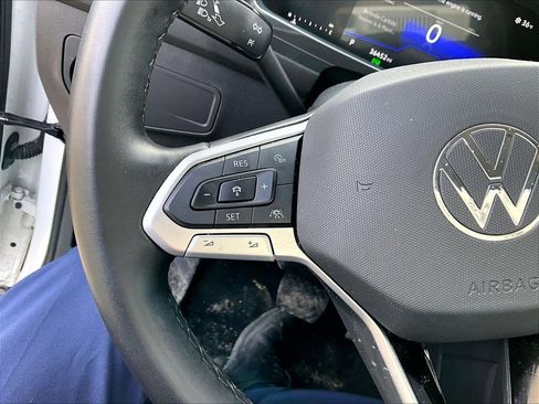 Used 2024 Volkswagen Tiguan SE image 22