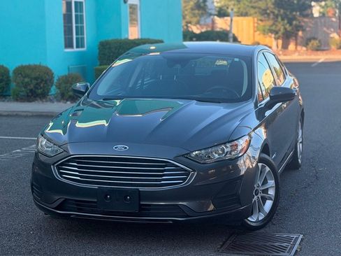 Used 2019 Ford Fusion SE FWD image 1