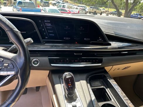 Used 2021 Cadillac Escalade ESV Premium Luxury AWD/4WD image 20