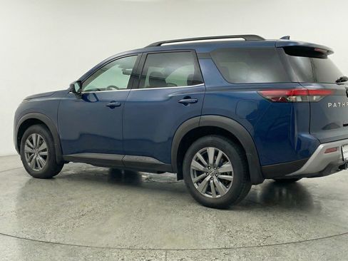 Used 2025 Nissan Pathfinder SV image 6