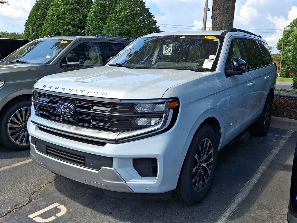 Used 2025 Ford Expedition Platinum AWD/4WD image 1