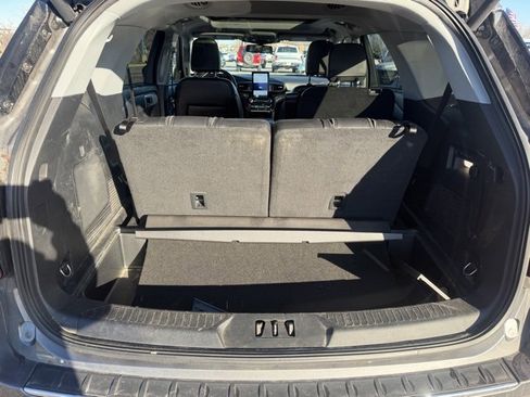 Used 2022 Ford Explorer Limited w/ Limited Technology Package image 6