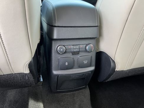 Used 2016 Ford Explorer Platinum image 36