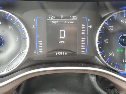 Used 2023 Chrysler Voyager LX image 26