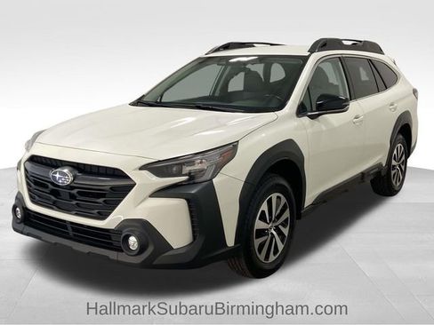 Used 2023 Subaru Outback Premium image 5