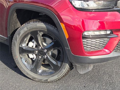 New 2025 Jeep Grand Cherokee Limited w/ Black Appearance Package image 3