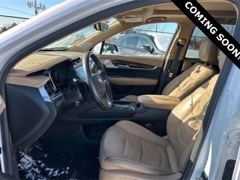 Used 2023 Cadillac XT6 Premium Luxury w/ Platinum Package image 2