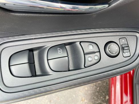 Used 2025 Nissan Versa SV w/ Trunk Package image 21