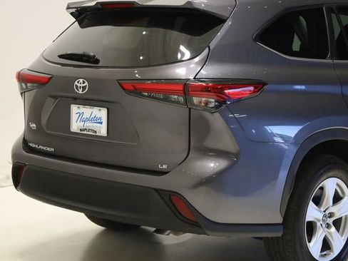 Used 2023 Toyota Highlander LE image 6