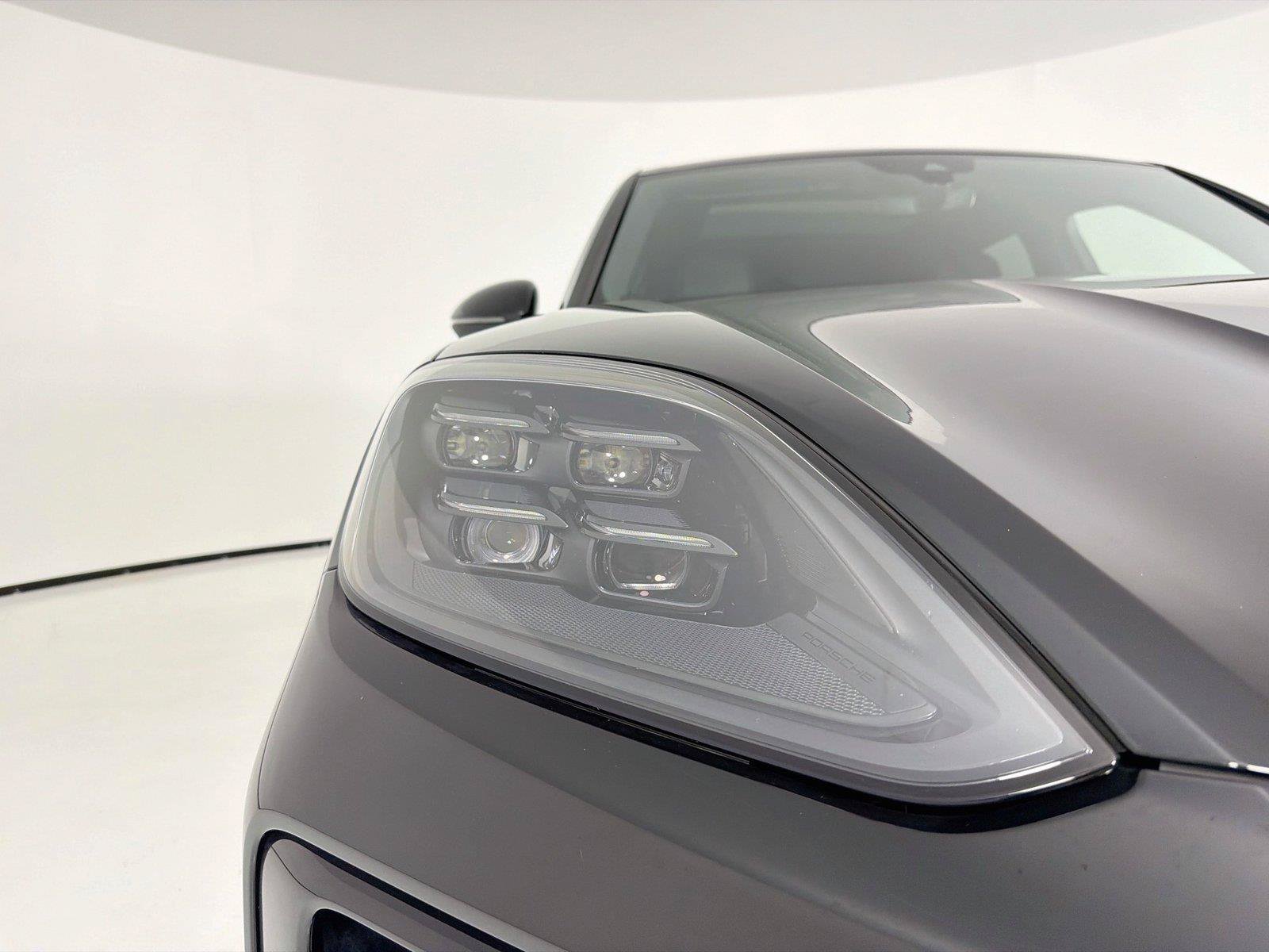 Certified 2024 Porsche Cayenne AWD/4WD image 31