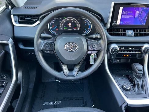 Certified 2024 Toyota RAV4 LE AWD/4WD image 15