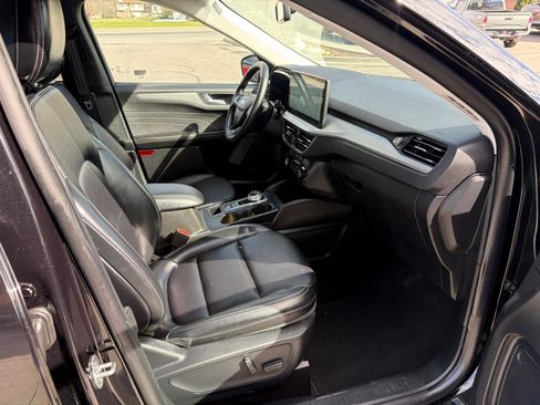 Used 2025 Ford Escape Platinum image 8