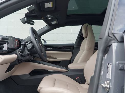Certified 2025 Porsche Macan 4 Electric AWD/4WD image 18