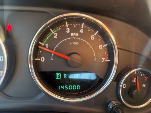 Used 2013 Jeep Wrangler Unlimited Sahara w/ Connectivity Group image 50