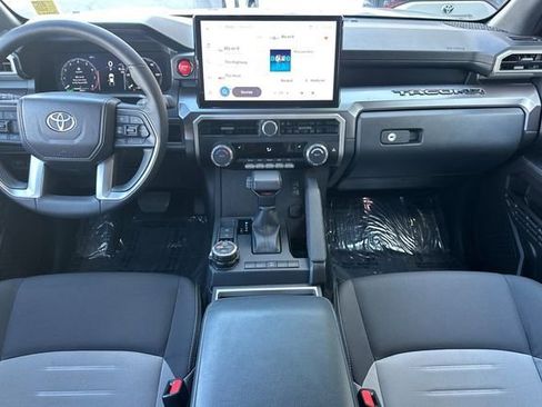 Used 2025 Toyota Tacoma TRD Off-Road image 15